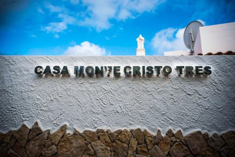 Casa Monte Cristo Tres Villa in Lagos