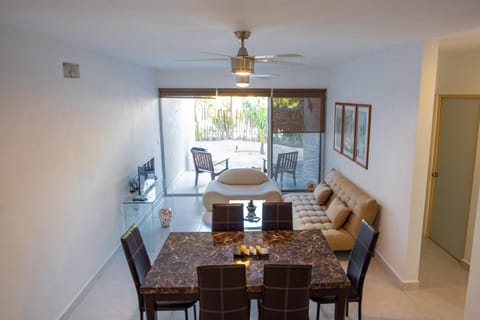 Spacious and private retreat 1 block from the beach in Progreso East House in Progreso