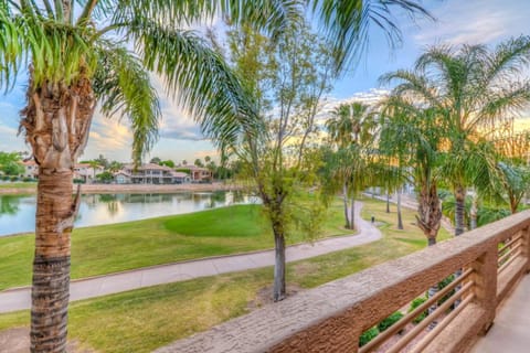 Vista del Lago A Golf Course Facing Luxury Villa with Heated Pool Haus in Glendale