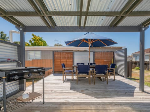 Shore Beats Work - Whangamata Holiday Home House in Whangamatā