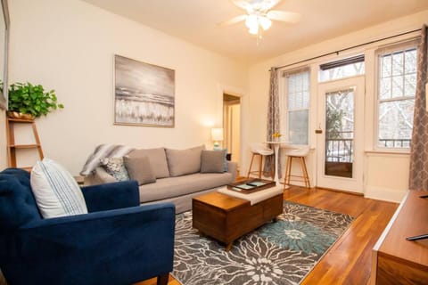 Top-floor 2br Renovated Bliss! Apartment in Brookline