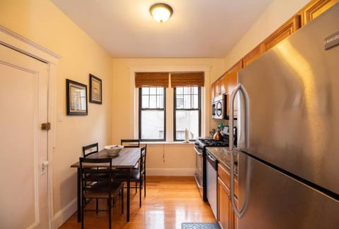 Top-floor 2br Renovated Bliss! Apartment in Brookline