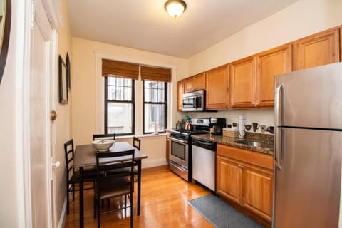 Top-floor 2br Renovated Bliss! Apartment in Brookline