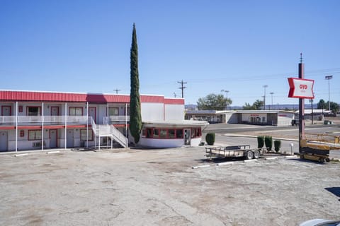 OYO Alpine TX near Big Bend National Park Hotel in Alpine