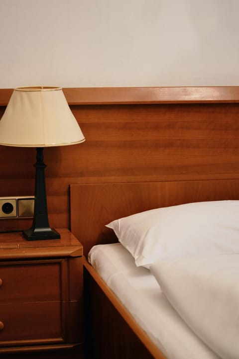 Hotel Pension Lumes - Self Check In Bed and Breakfast in Vienna