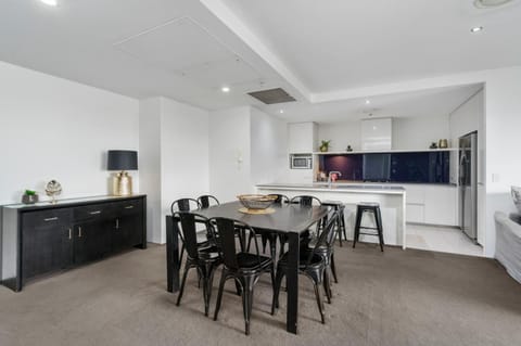 3 Bedroom Apartments in the heart of Surfers - Circle on Cavill, Low Floor!! Condo in Surfers Paradise