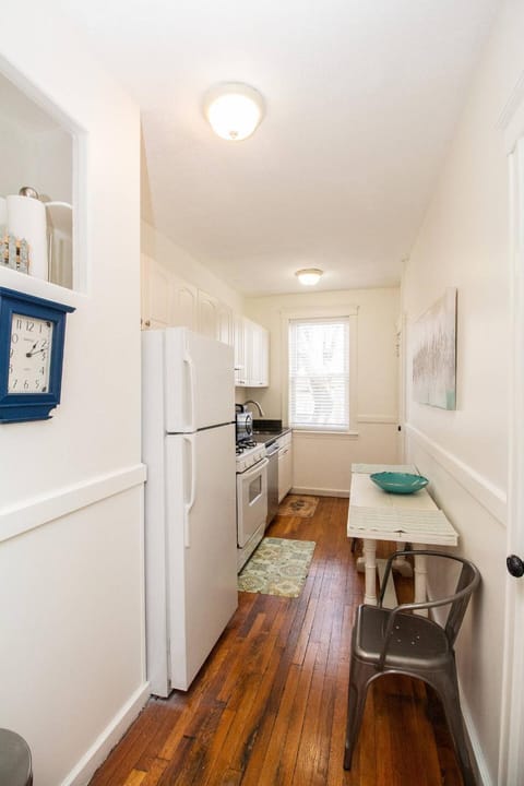 05mile To Boston Childrens, Brigham, Dana F, Bi Apartment in Brookline