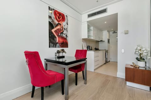 Renovated Retreat - Sebel Apartment in Auckland