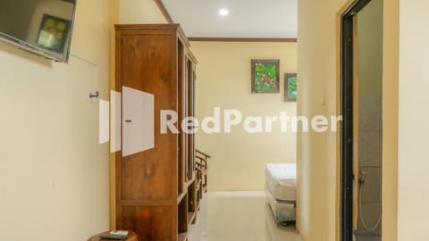 Vandhela Homestay Syariah Mitra RedDoorz Hotel in Surabaya