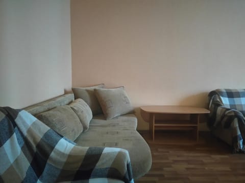 Квартира возле ТРЦ ДАФИ Космос Компас метро Героев труда Apartment in Kharkiv