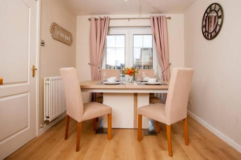 3 Bed Townhouse Stafford Haus in Stafford
