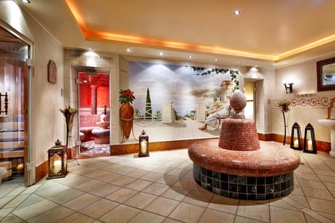 Hot Tub, Massage, Sauna, Solarium, Steam room, Spa and wellness centre/facilities, Swimming pool