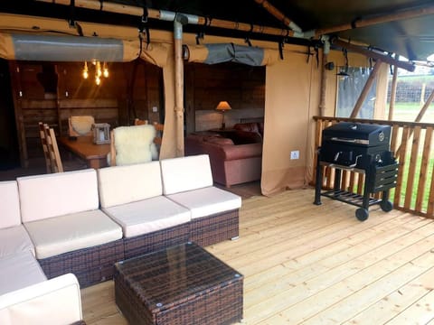 Luxury Safari Lodge surrounded by deer!! 'Fallow' House in Mid Devon District