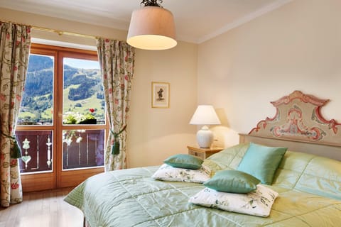 Bed, Mountain view