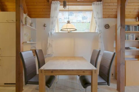 Photo of the whole room, Dining area