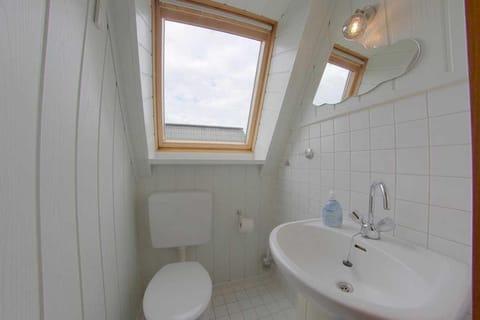 Toilet, Photo of the whole room