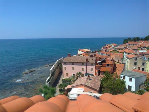 Property building, Day, Natural landscape, Bird's eye view, City view, Sea view