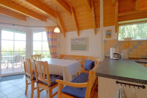 Kitchen or kitchenette, Seating area, Dining area