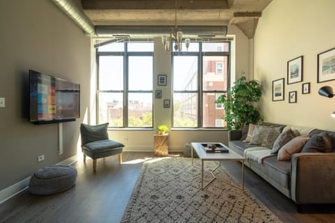 McCormick Place modern 2br-2ba loft in Downtown Chicago Michigan avenue for up to 6 guests with Optional Parking Condo in South Loop
