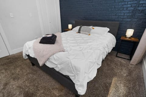 Modern 2BR 420 Friendly in Chicago South Loop Near Museum Campus, McCormick Place and Soldier Field Apartment in South Loop