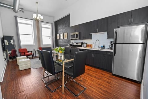 Modern 2BR 420 Friendly in Chicago South Loop Near Museum Campus, McCormick Place and Soldier Field Apartment in South Loop