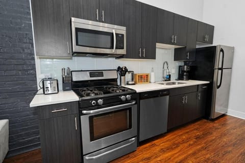 Modern 2BR 420 Friendly in Chicago South Loop Near Museum Campus, McCormick Place and Soldier Field Apartment in South Loop