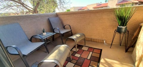 Condo with Heated Pool, Hot Tub, Near Walking Paths House in Glendale