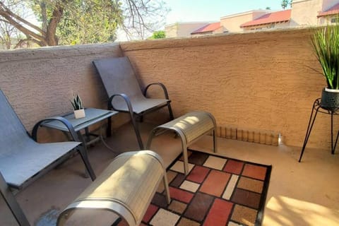 Condo with Heated Pool, Hot Tub, Near Walking Paths House in Glendale