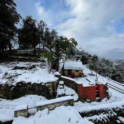 Sharda Stay's Binsar Himalayas Condo in Uttarakhand