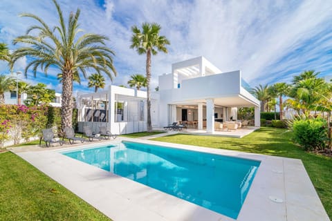 Modern and Luxurious Family Villa close to the Beach Villa in Marbella