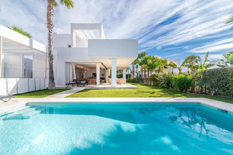 Modern and Luxurious Family Villa close to the Beach Villa in Marbella