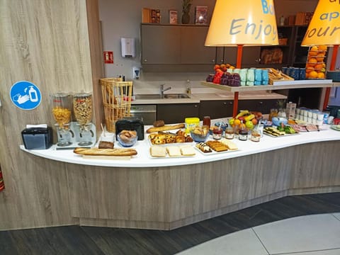 Breakfast, Breakfast, Continental breakfast, Continental breakfast, Buffet breakfast, Buffet breakfast