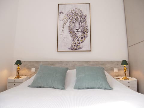 Bed, Decorative detail, Bedroom