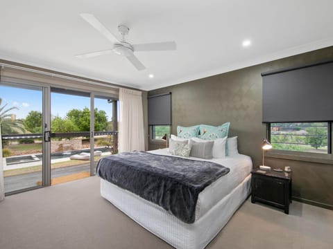 Lilies Luxe Suite on Lovedale with Private Heated Pool 5star House in Keinbah