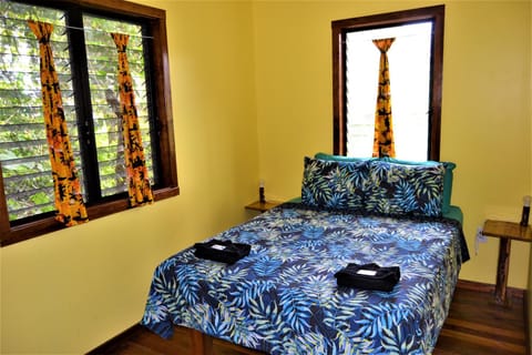 Iguana Roost Tourism Gold Standard Fully Equipped two Bedroom Cabin Haus in San Ignacio