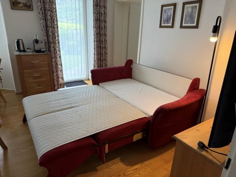 Bed, Seating area