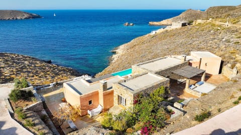 Property building, Sea view, Swimming pool