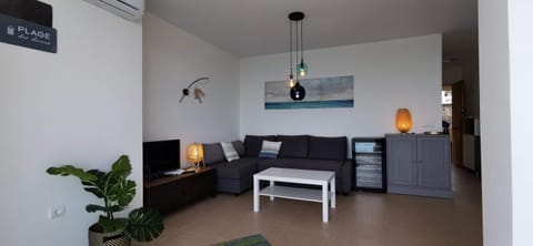 LA PERLA CRUISE Apartment on Private Beach, Modern with Aircon & wifi Apartment in Benalmadena