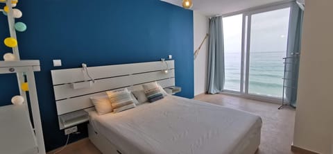 LA PERLA CRUISE Apartment on Private Beach, Modern with Aircon & wifi Apartment in Benalmadena