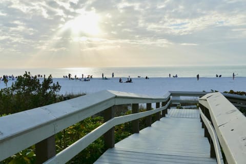 2 Bed South End Beachfront Condo at Popular Seawinds House in Marco Island
