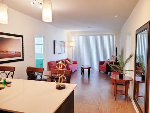 Venice Beach luxury Apartments minutes to The Marina And Santa Monica limited time free parking Apartment hotel in Marina del Rey