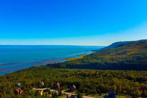 Chalet panoramique (unité du haut ) : Massif et vue Copropriété in Baie-Saint-Paul