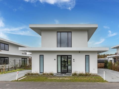 Brand new luxury villa on a small scale park with its own jetty Villa in Biddinghuizen