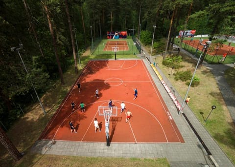 Tennis court