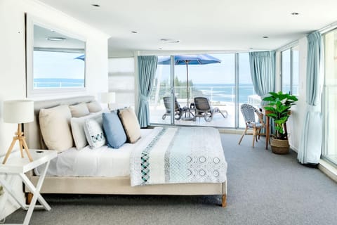 Bed, Natural landscape, View (from property/room), Balcony/Terrace, Photo of the whole room, Seating area, Bedroom, Sea view