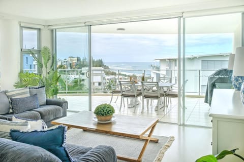 Patio, Natural landscape, View (from property/room), Balcony/Terrace, Living room, Seating area, Dining area, Sea view