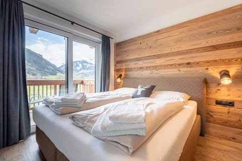 Bed, Photo of the whole room, Bedroom, Mountain view
