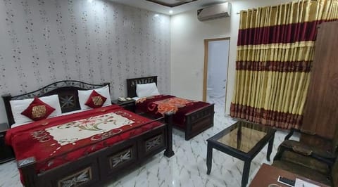 Family Guest House in Garden Town Bed and Breakfast in Lahore