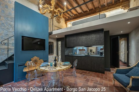 TV and multimedia, Kitchen or kitchenette, Living room, Seating area, Dining area