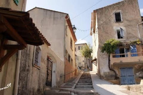 MAISON DE MAITRE 230M² EN PLEIN COEUR DU VILLAGE House in Brignoles